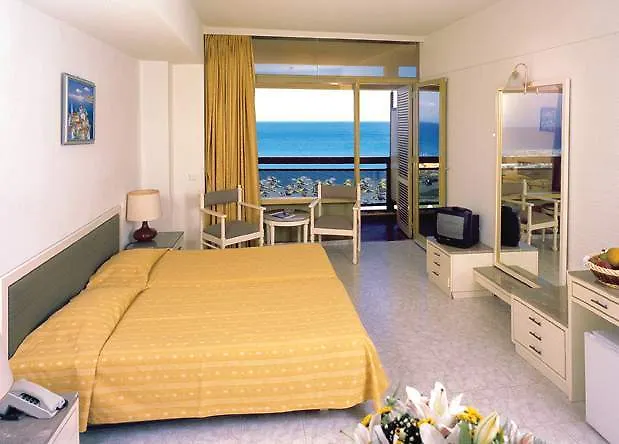 Отель Aquarium View 4*