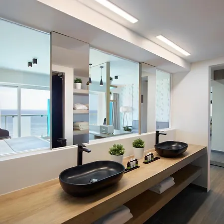 Hotel Aquarium View 4*