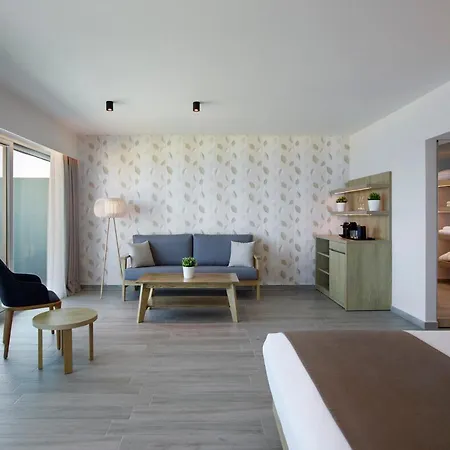 Aquarium View Hotel 4*