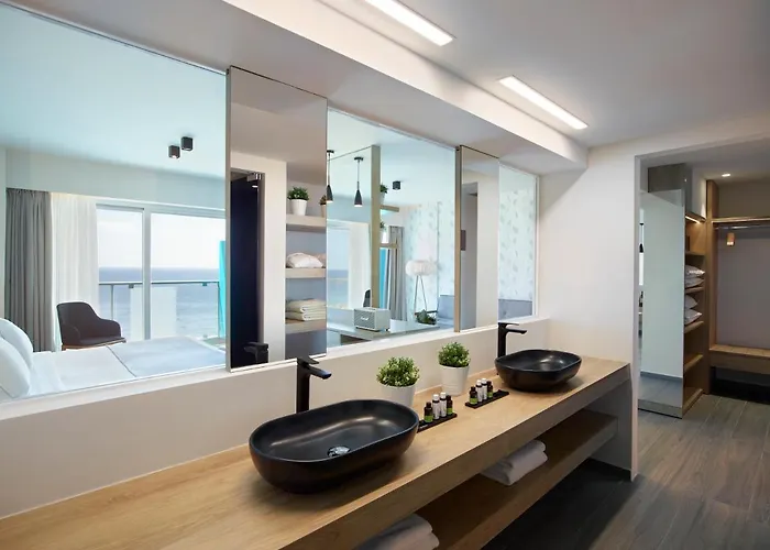 Hotel Aquarium View 4*