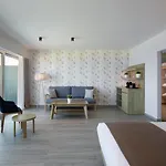 Aquarium View Hotel 4*