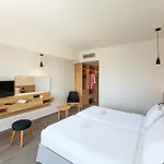 Aquarium View Hotel 4*